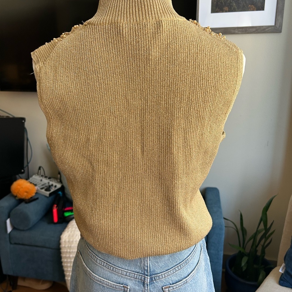 Cable and Gauge Gold Sleeveless Knit Top with Beaded Neckline size XL petite - Picture 4 of 5